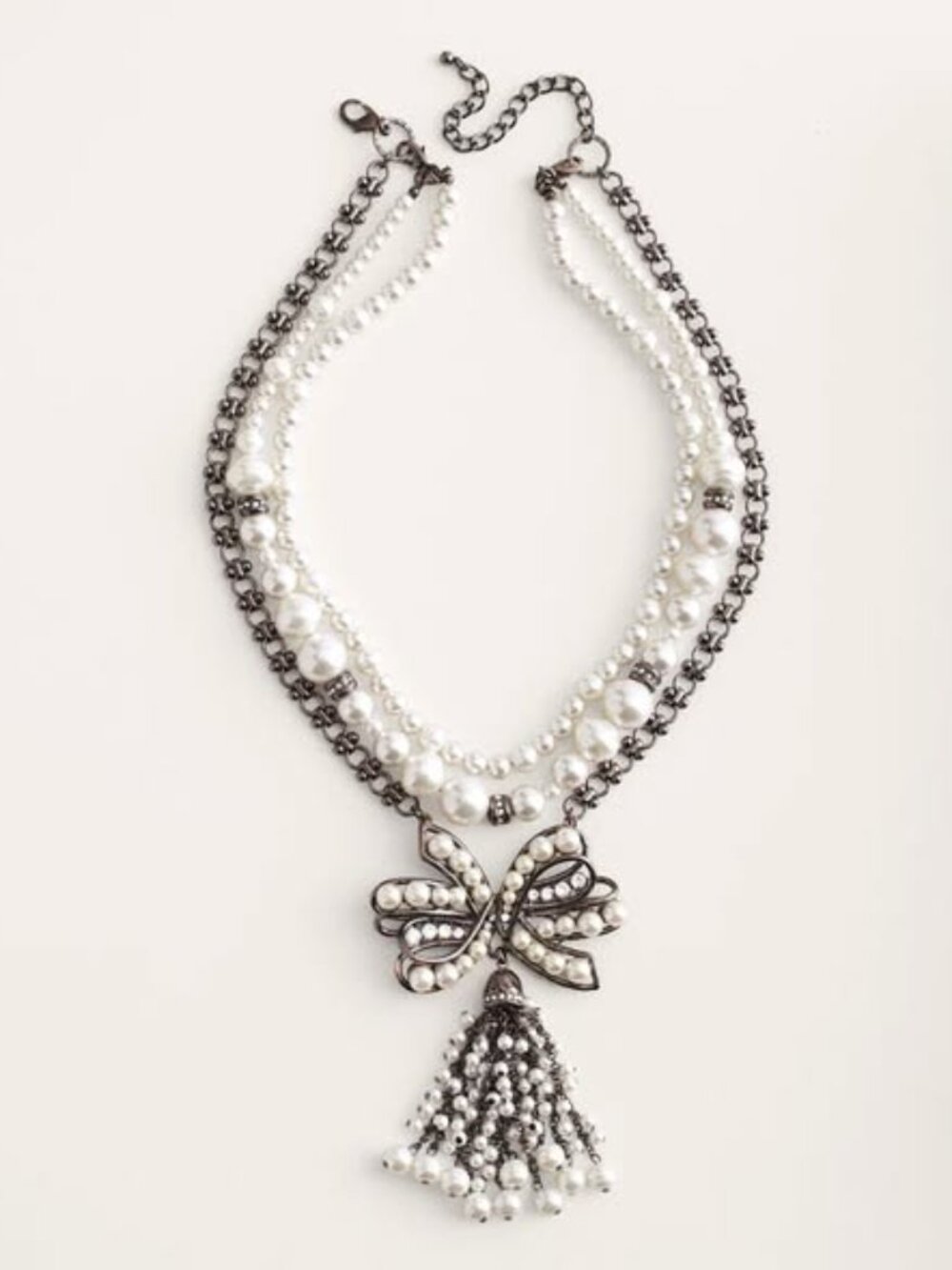 NWT CHICO'S CONVERTIBLE FAUX PEARL BOW NECKLACE.
